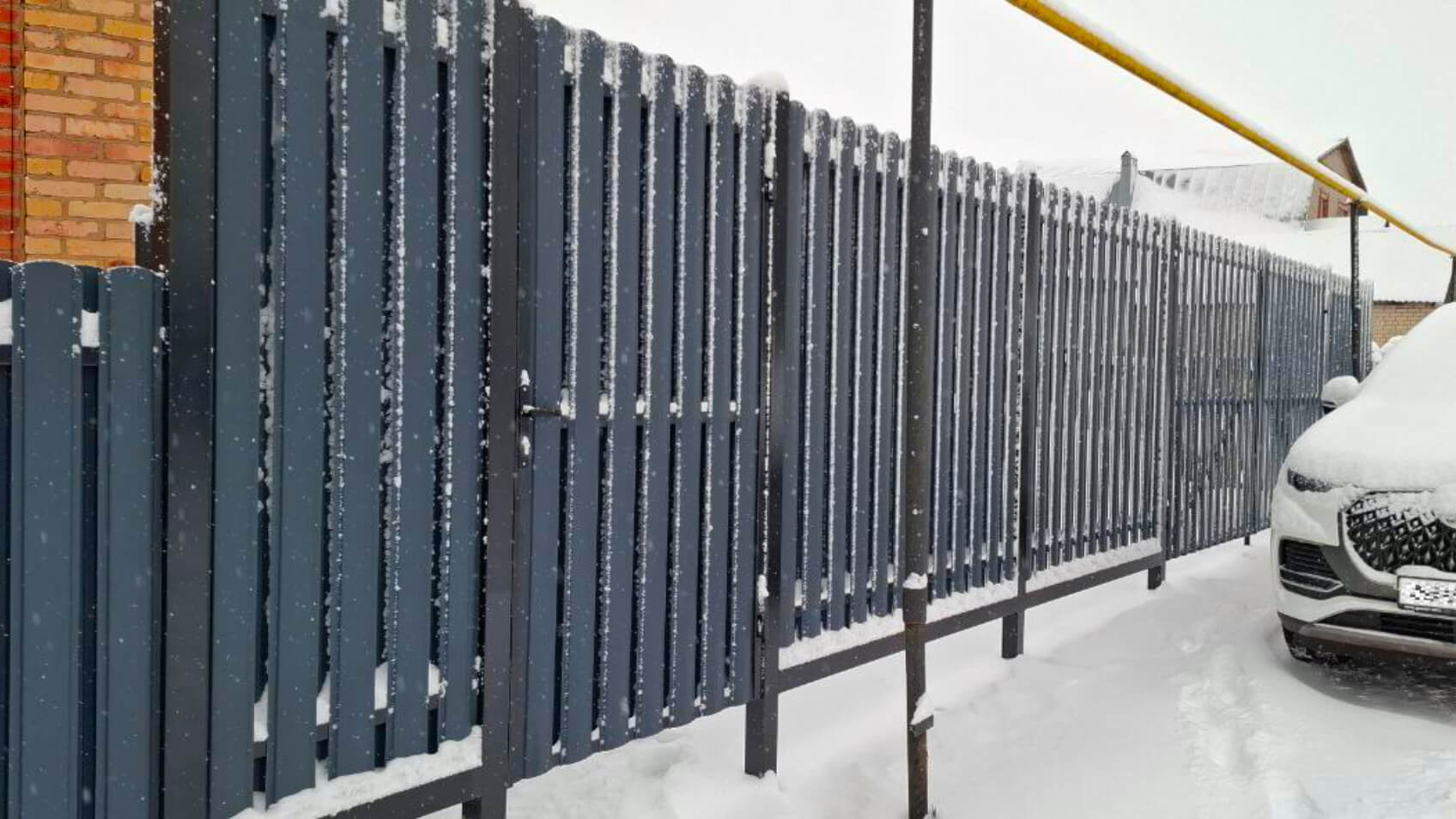 Фото 1 Забор Штакетник Полукруглый RAL7024 МАТТЕ Серый Графит матовый шахматкой