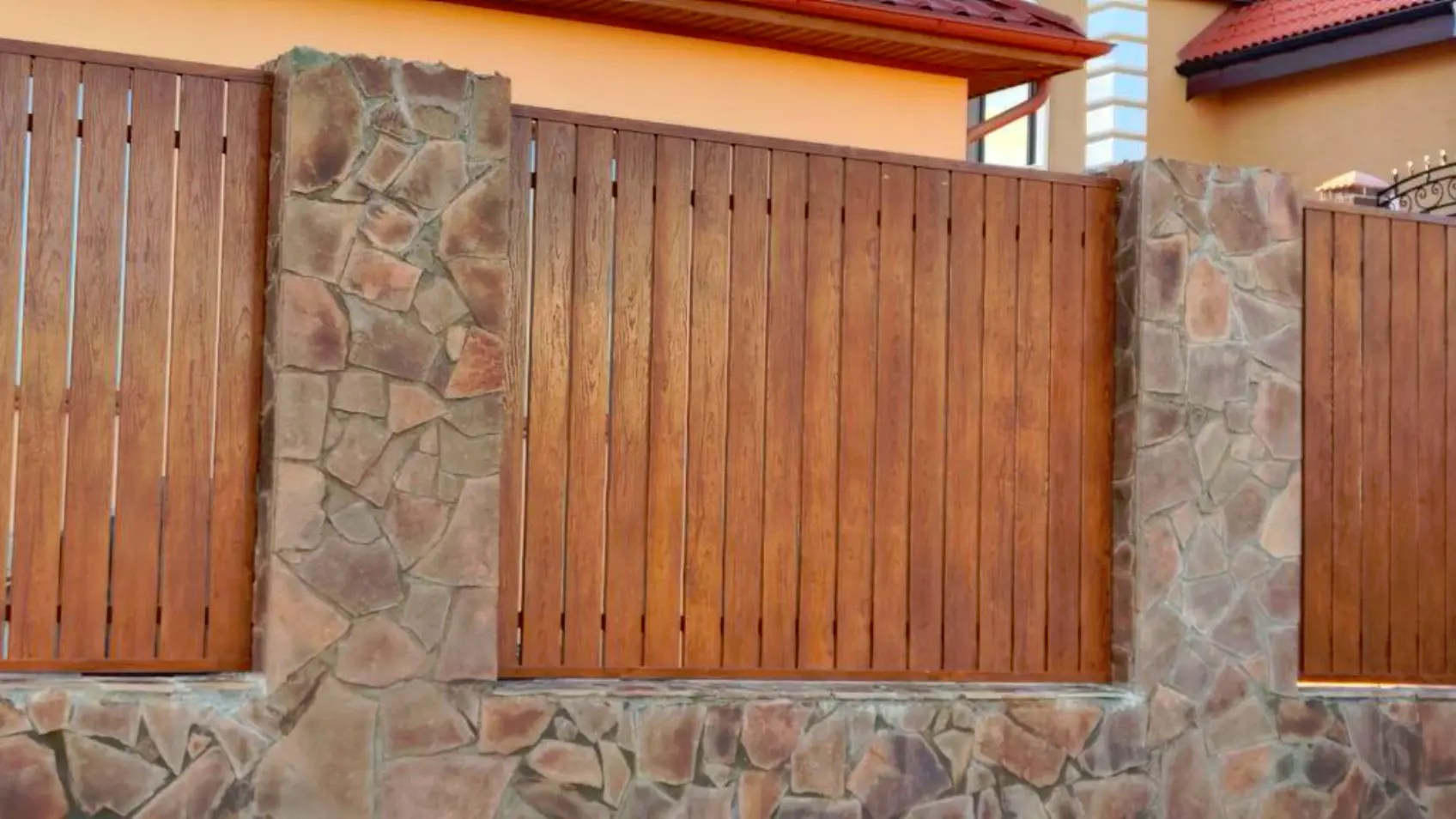 Фото 4 Металлопланкен Кедр Темный 3D SteelArt вертикальный монтаж